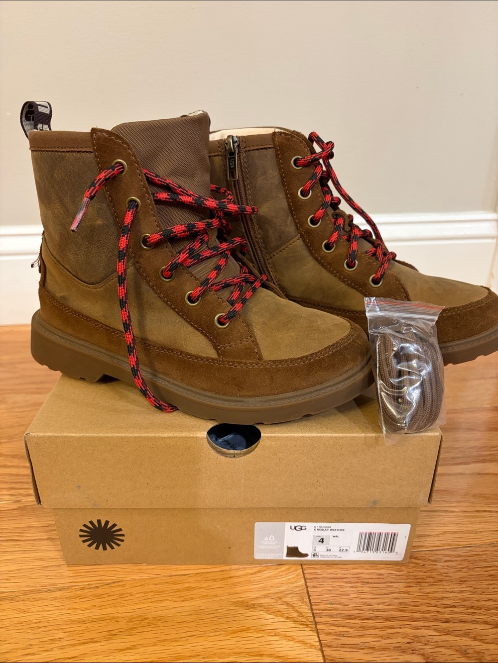 UGG Boy’s Robley Lace-Up Boot